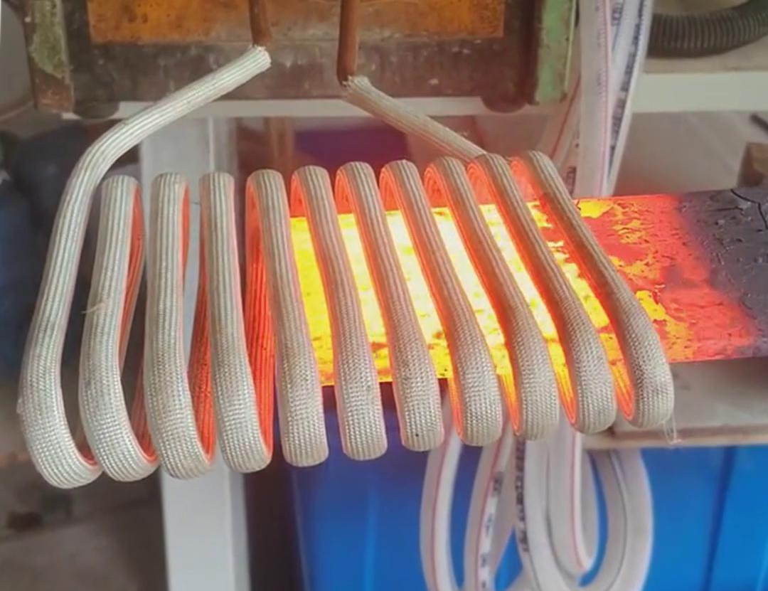 40KW高頻感應(yīng)加熱設(shè)備可用于10mm鋼板的淬火、回火等熱處理工藝